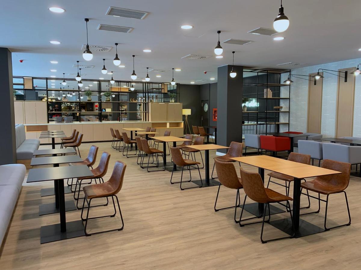 Ramada By Wyndham Valencia Almussafes Hotel Ngoại thất bức ảnh
