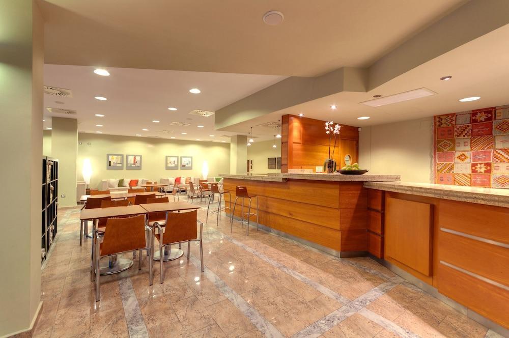 Ramada By Wyndham Valencia Almussafes Hotel Ngoại thất bức ảnh