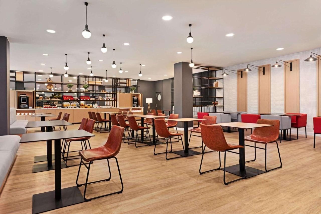 Ramada By Wyndham Valencia Almussafes Hotel Ngoại thất bức ảnh