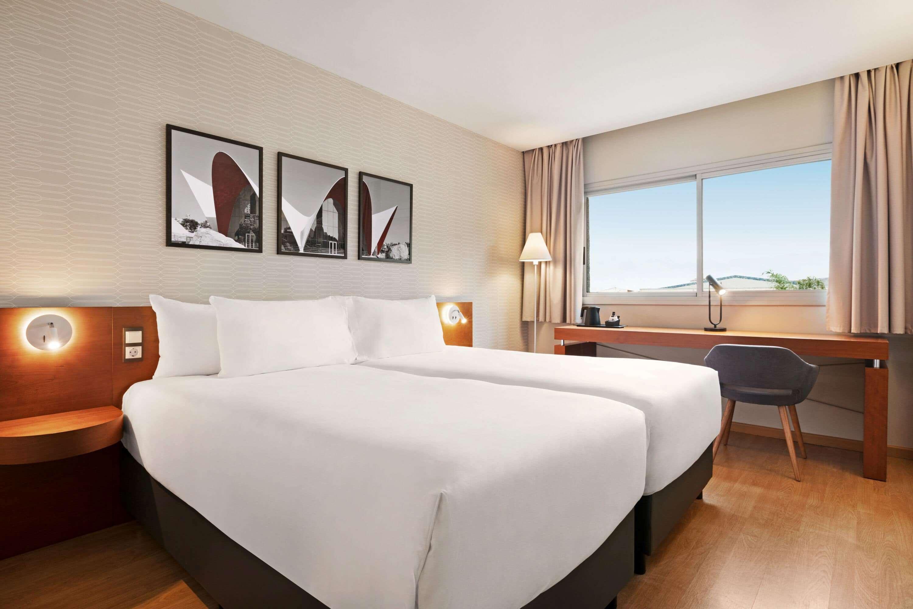 Ramada By Wyndham Valencia Almussafes Hotel Ngoại thất bức ảnh
