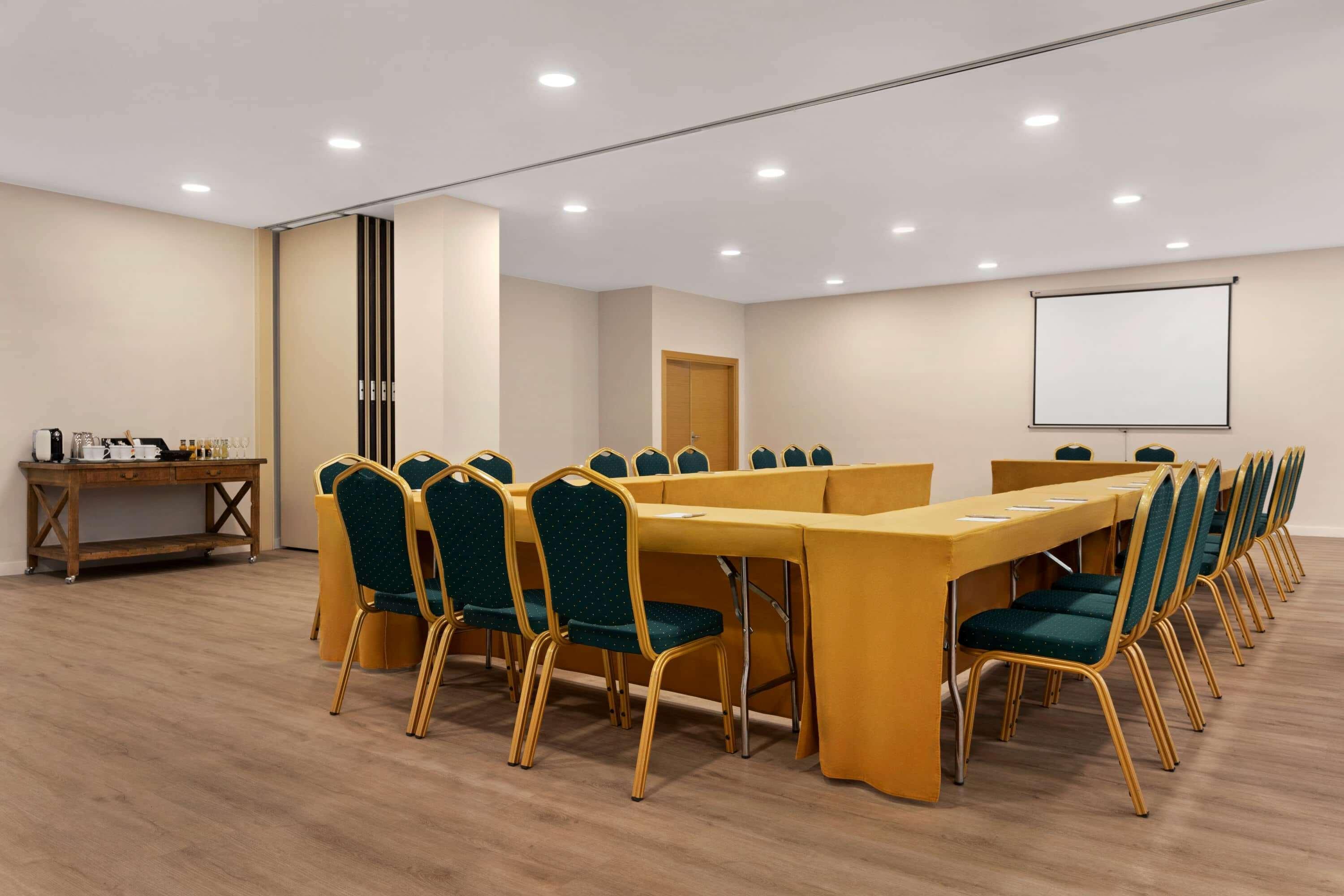 Ramada By Wyndham Valencia Almussafes Hotel Ngoại thất bức ảnh
