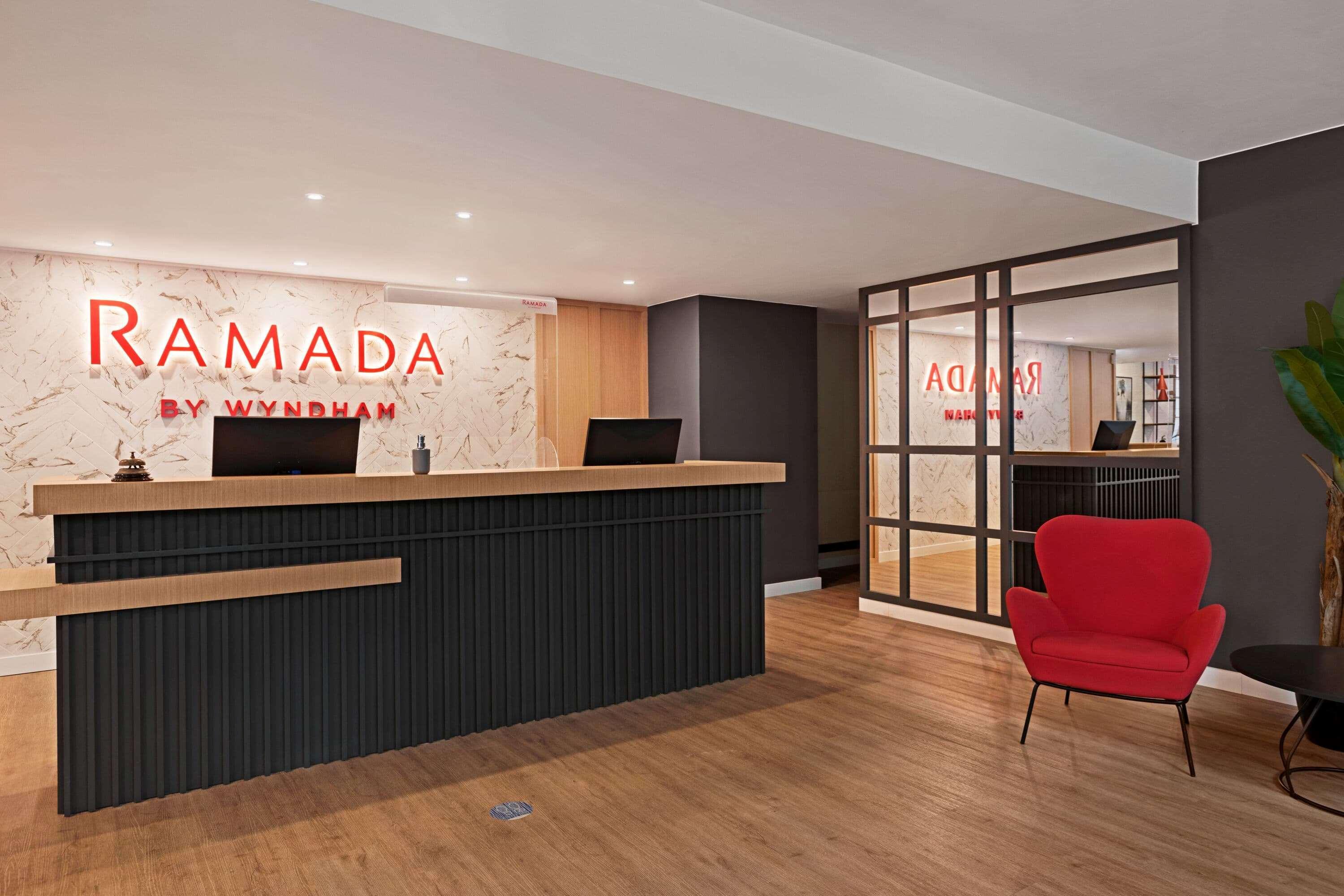 Ramada By Wyndham Valencia Almussafes Hotel Ngoại thất bức ảnh
