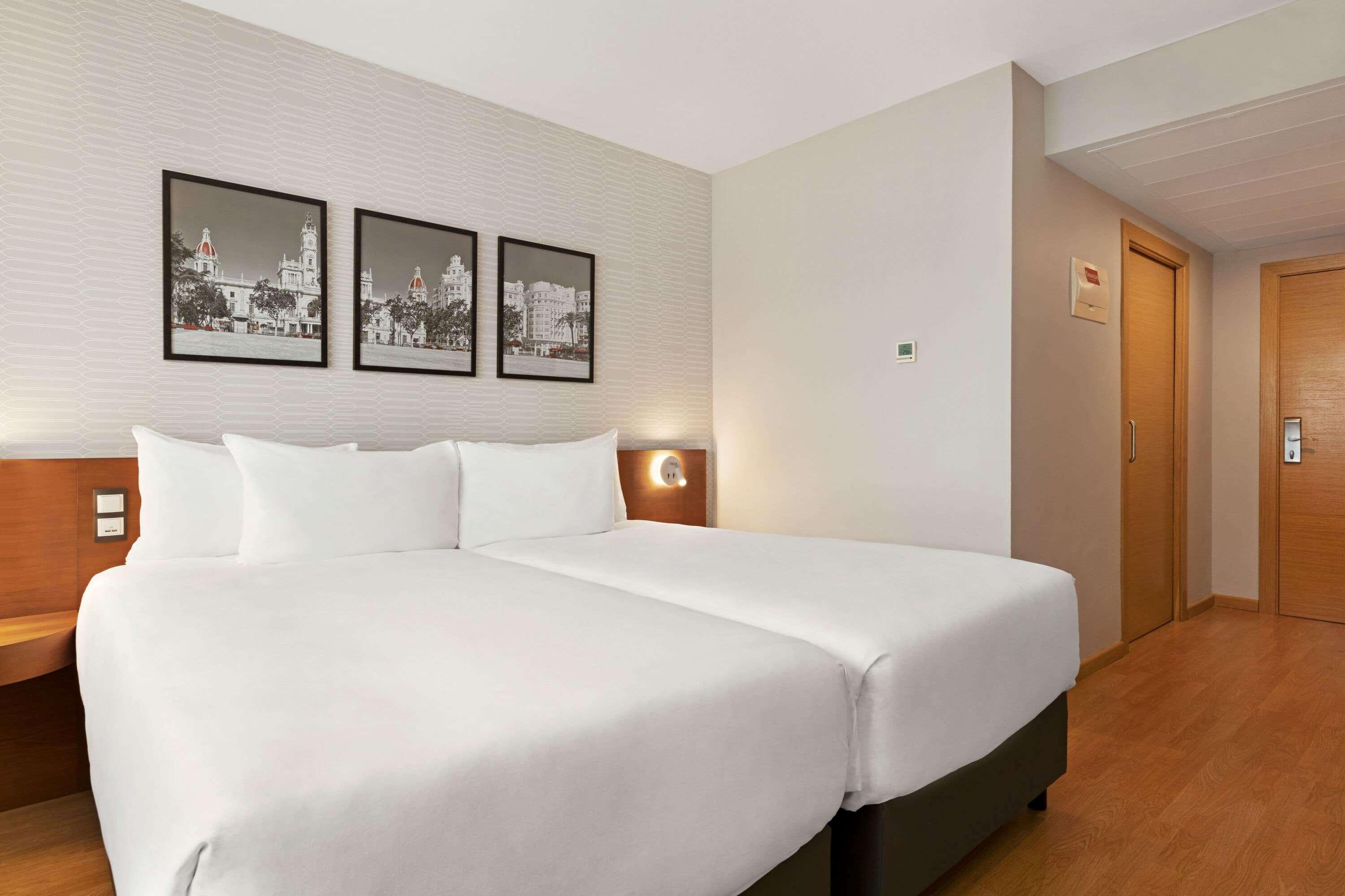 Ramada By Wyndham Valencia Almussafes Hotel Ngoại thất bức ảnh
