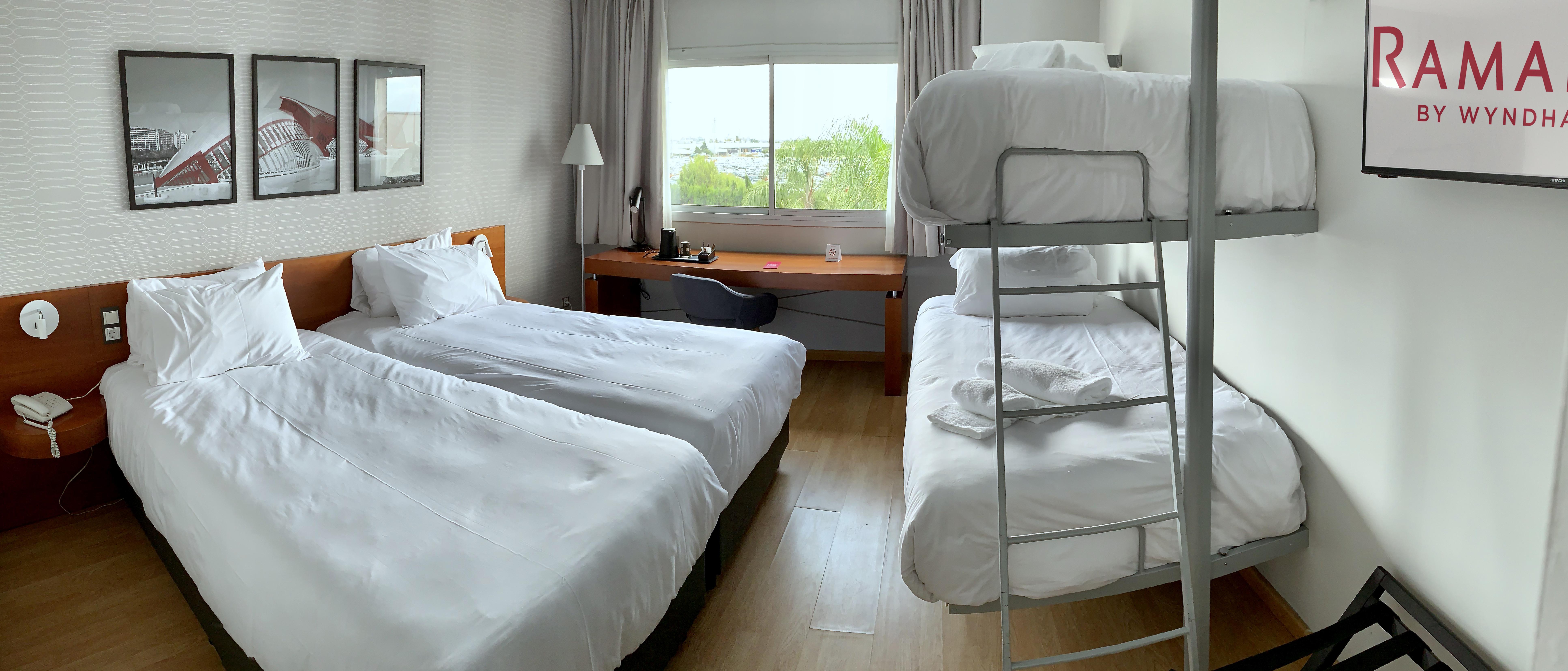 Ramada By Wyndham Valencia Almussafes Hotel Ngoại thất bức ảnh
