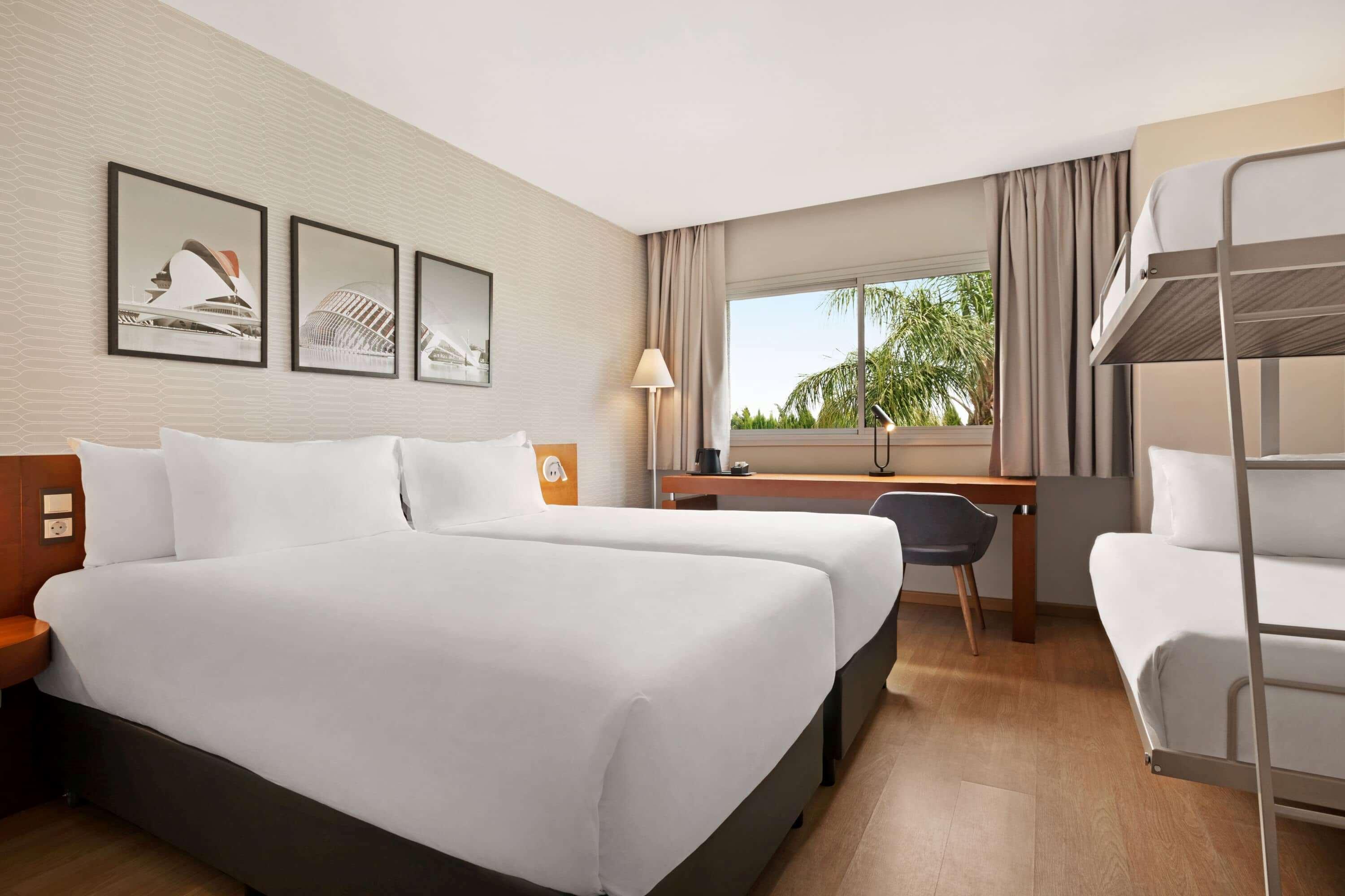 Ramada By Wyndham Valencia Almussafes Hotel Ngoại thất bức ảnh