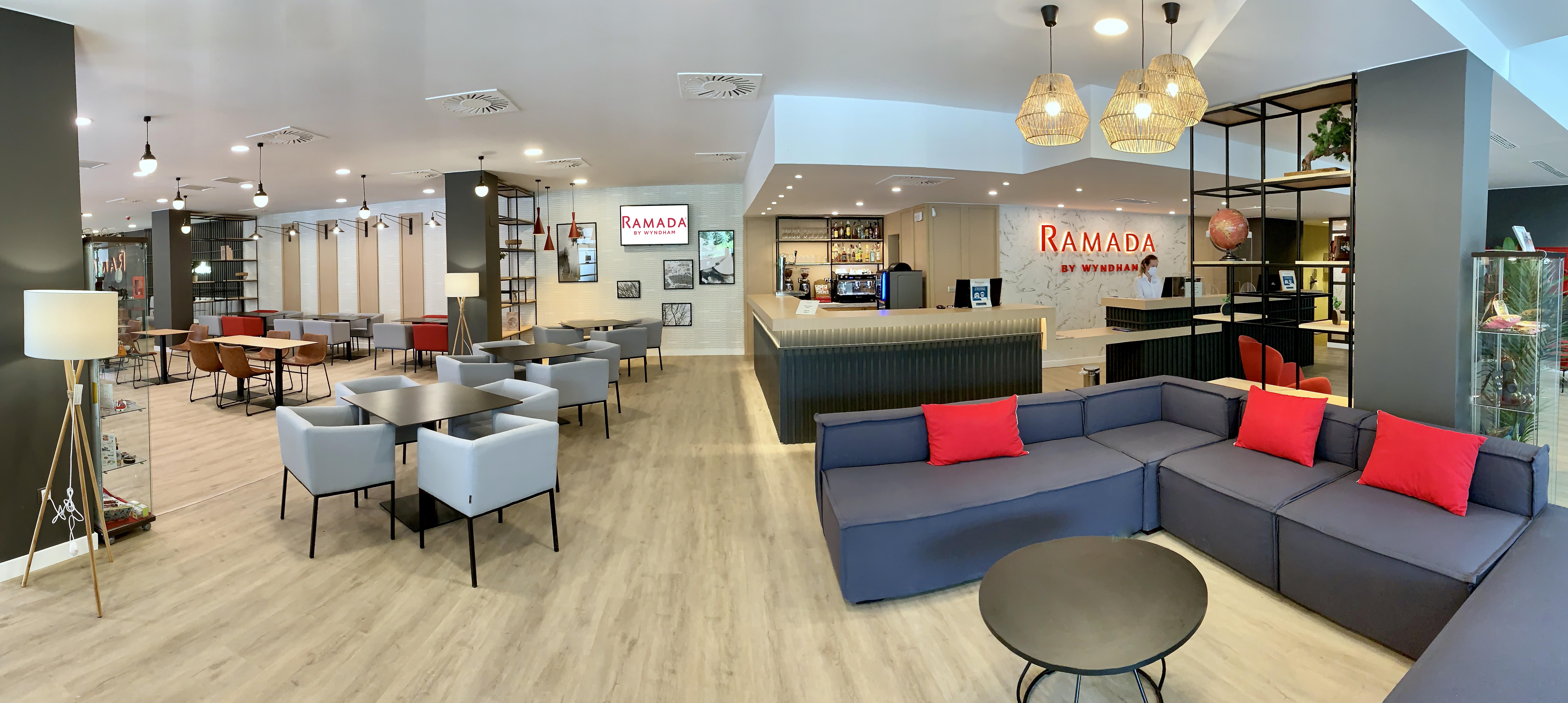 Ramada By Wyndham Valencia Almussafes Hotel Ngoại thất bức ảnh