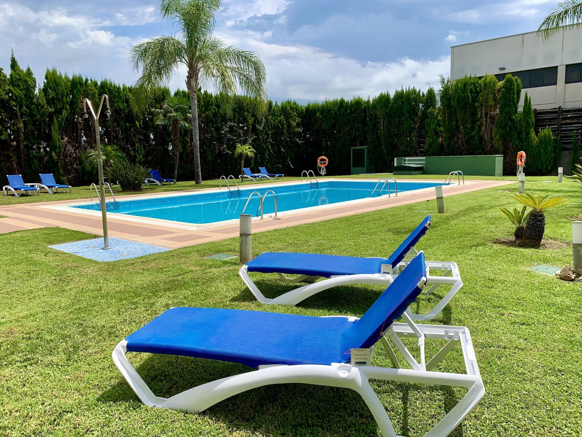 Ramada By Wyndham Valencia Almussafes Hotel Ngoại thất bức ảnh
