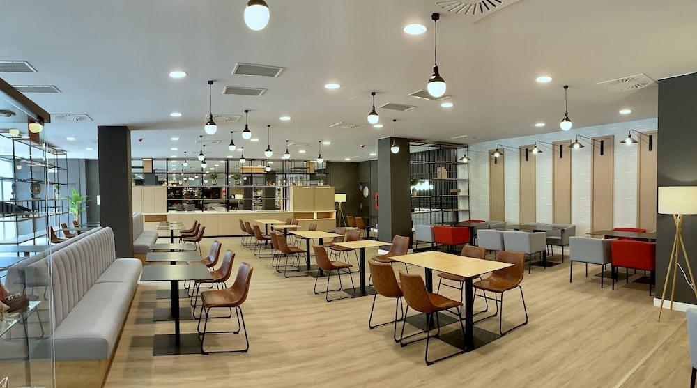 Ramada By Wyndham Valencia Almussafes Hotel Ngoại thất bức ảnh