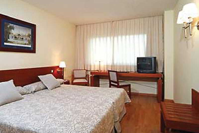 Ramada By Wyndham Valencia Almussafes Hotel Phòng bức ảnh